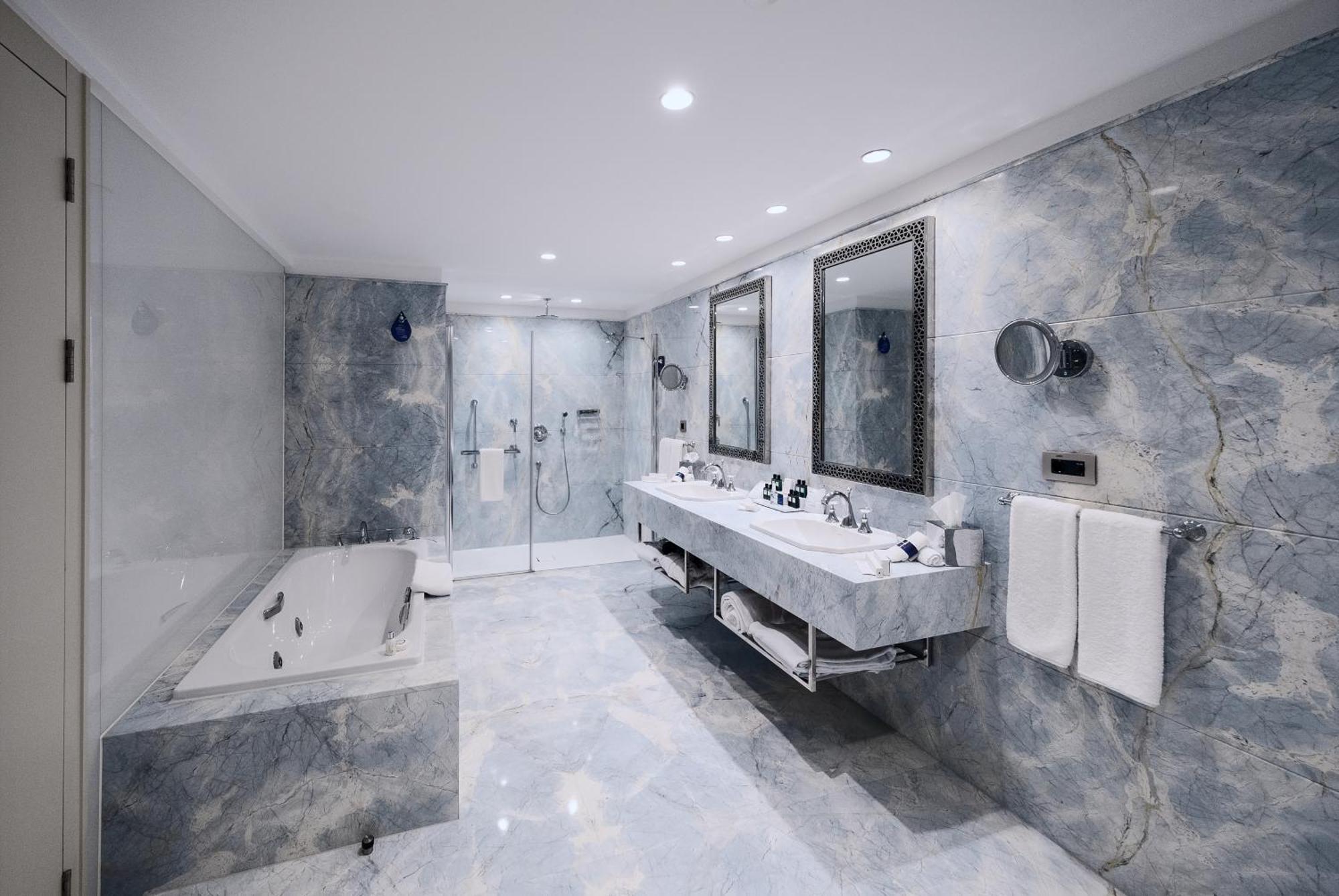 Radisson Blu Hotel, 5*